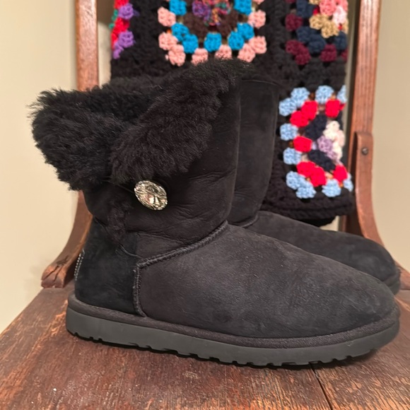 UGG Shoes - UGG Women’s Bailey Button Bling Size 8 Black